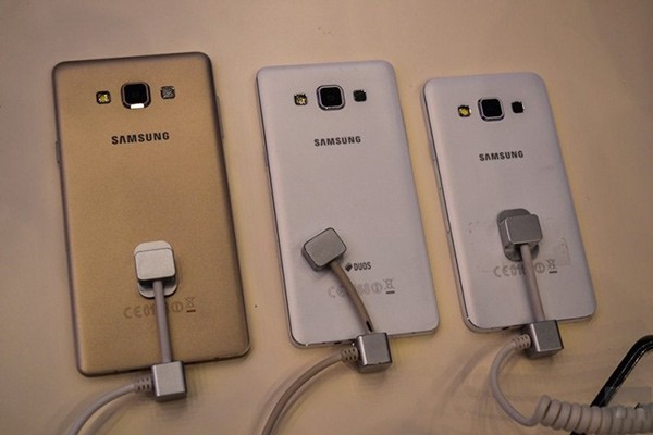  SAMSUNG GALAXY A7 - 2015