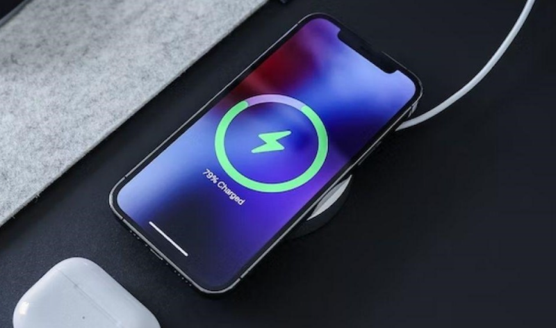 iPhone 13 bị nóng khi sạc, có nguy hiểm không