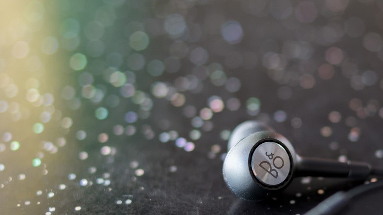 Tai nghe nh&eacute;t trong LG V30 Chipset B&O Play ch&iacute;nh h&atilde;ng