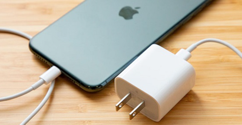 Điện thoại iPhone 12 Pro Max sạc bị giật cách khắc phục